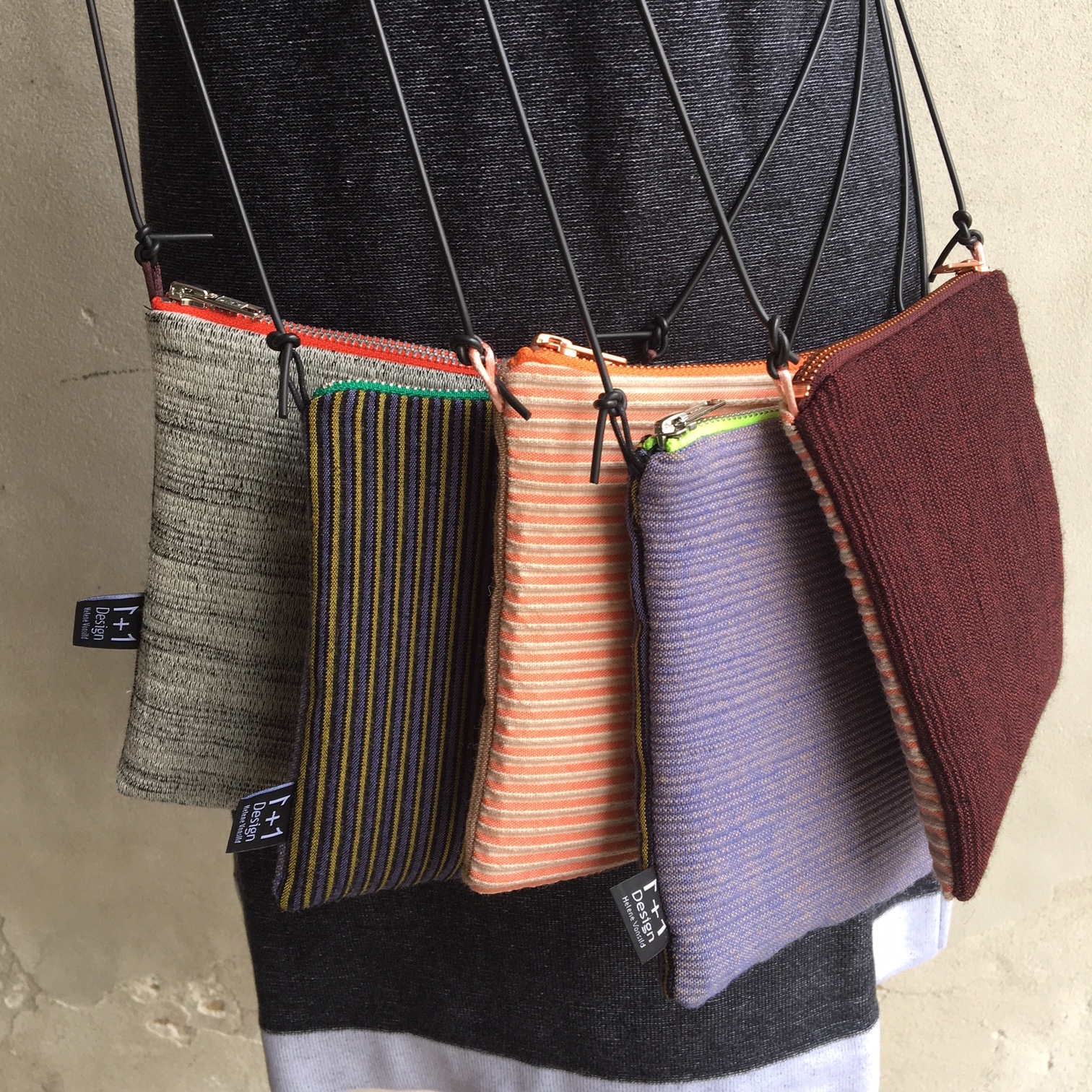 Vedrørende Surichinmoi Brace 1+1 Design tasker | 1+1 Textil